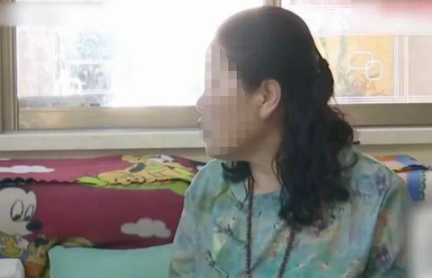 老公回来了，半个月才回来一次。进门第一件事，查看我手机，看看我有没有偷偷的跟别人