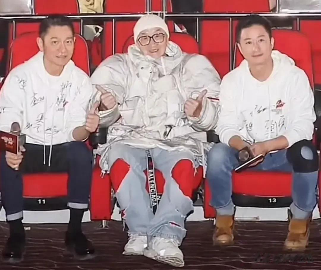 说刘德华是国民男神，真的是实至名归。有一个86岁的老爷爷对刘德华说，我是看你的电