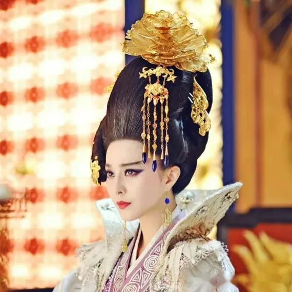 同事A：唐朝女的地位就是高，你看武则天都做了女皇帝了。
同事B：那武则天为什么把