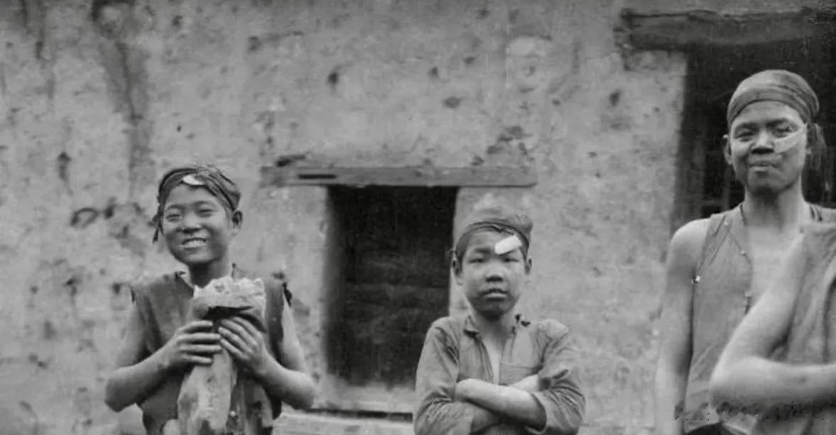 1924年，北京门头沟的小窑工。 ​