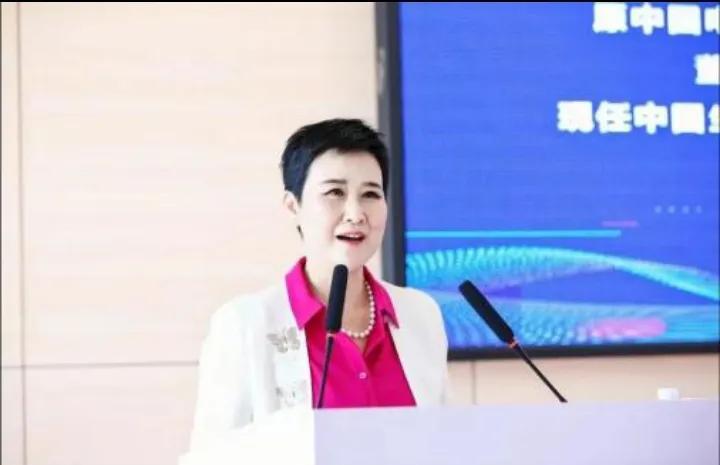 李小琳近照

这是2022年，李小琳在哈尔滨出席国际啤酒节开幕式及相关活动时的几
