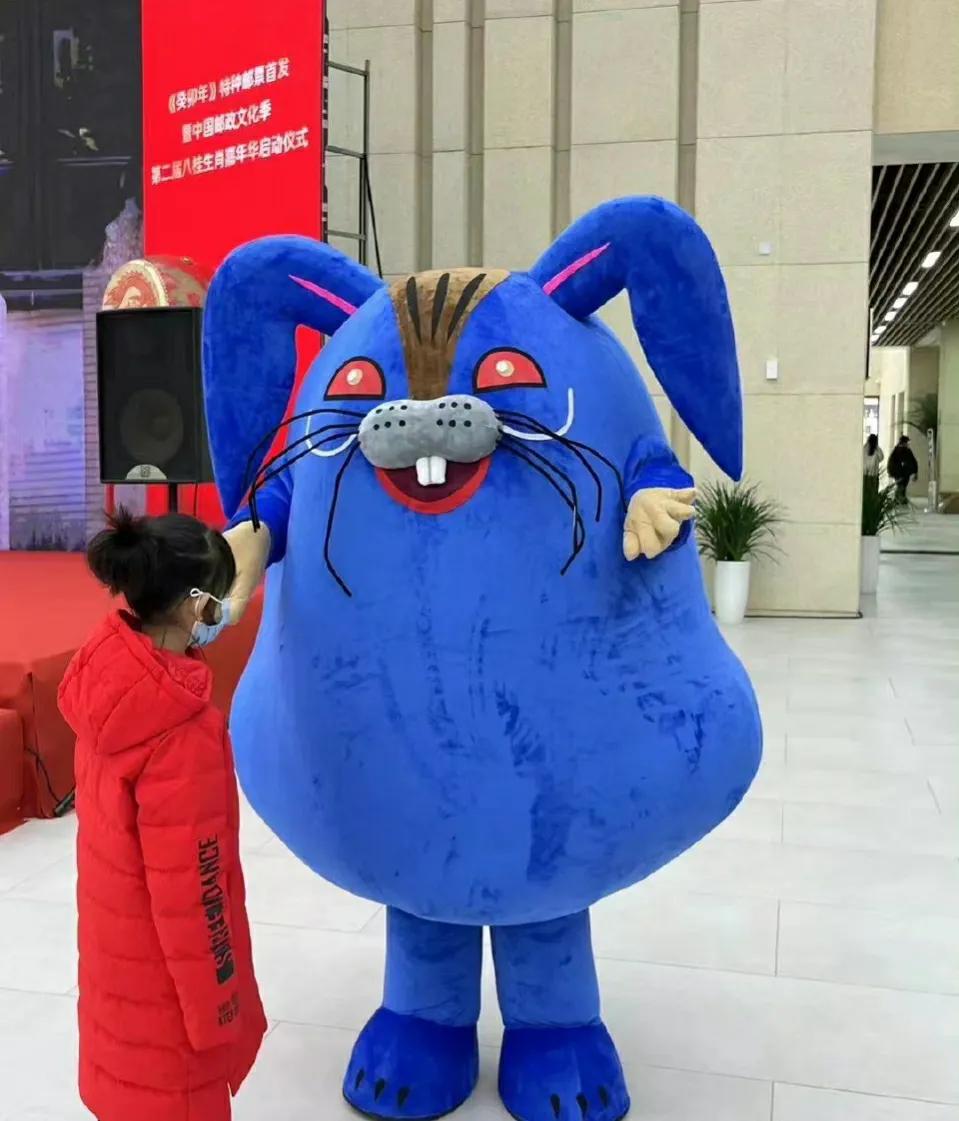 兔年邮票的线下版已经出现了：你觉得好看吗？