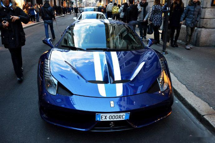 法拉利Ferrari 458 Speciale，颜色很赞！ ​​​