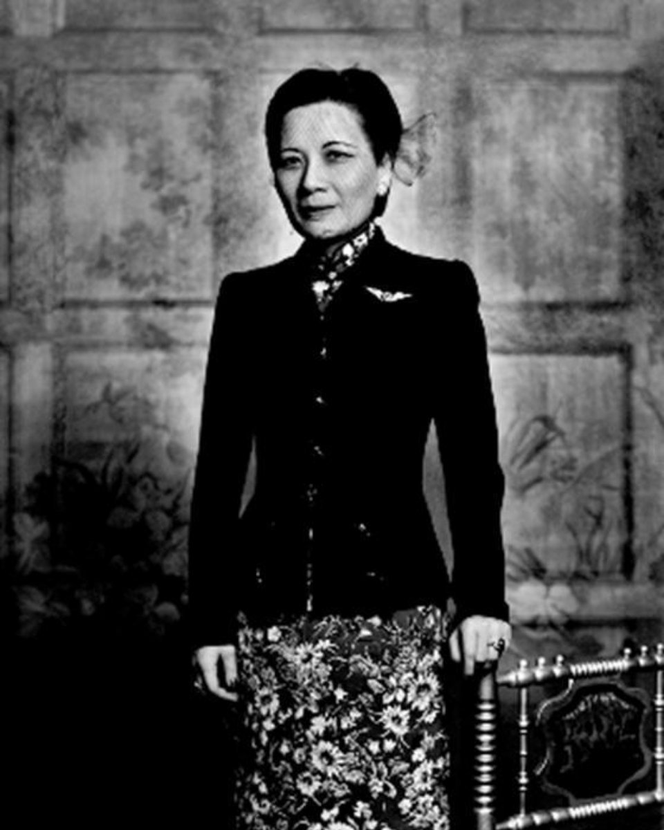 #历史那些事[超话]#1948年，一位出身名门的少妇，在武汉医院被6名壮汉欺负。