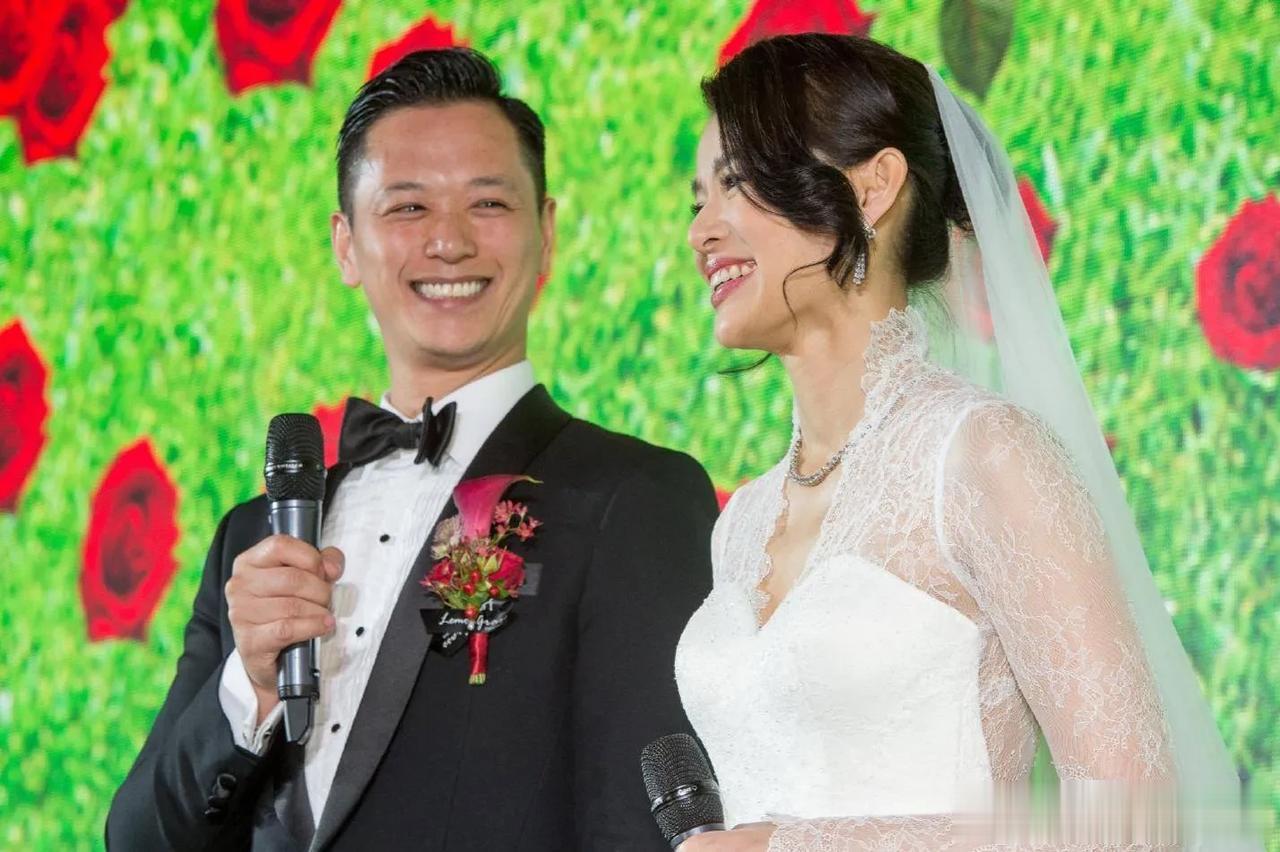 3月23日，tvb演员胡杏儿在社交平台上晒出了一组丈夫李成德50岁生日的照片。一