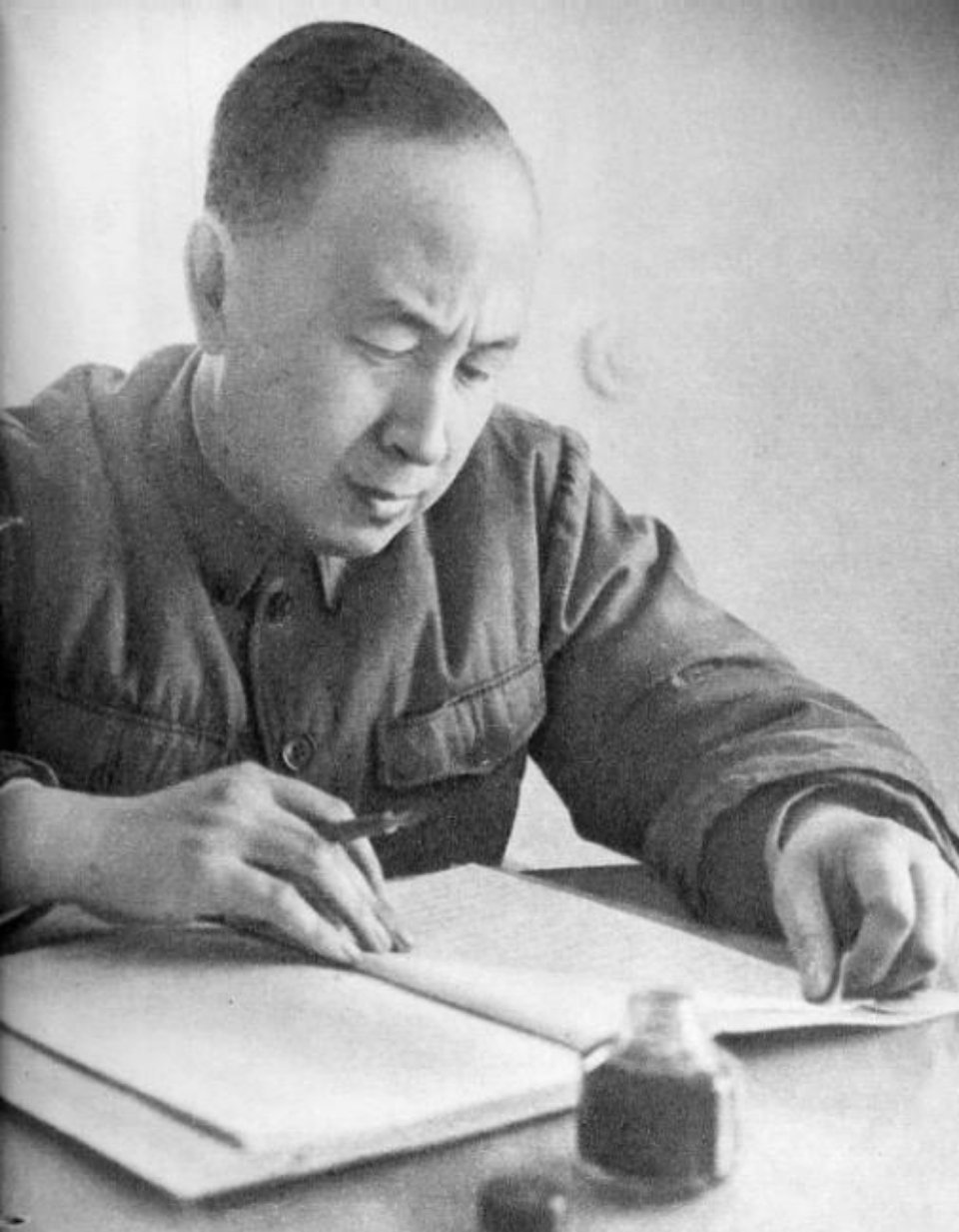 #历史那些事[超话]#钱学森名言：想要瓦解一个民族，只要抽掉男人的脊梁和血性，拿