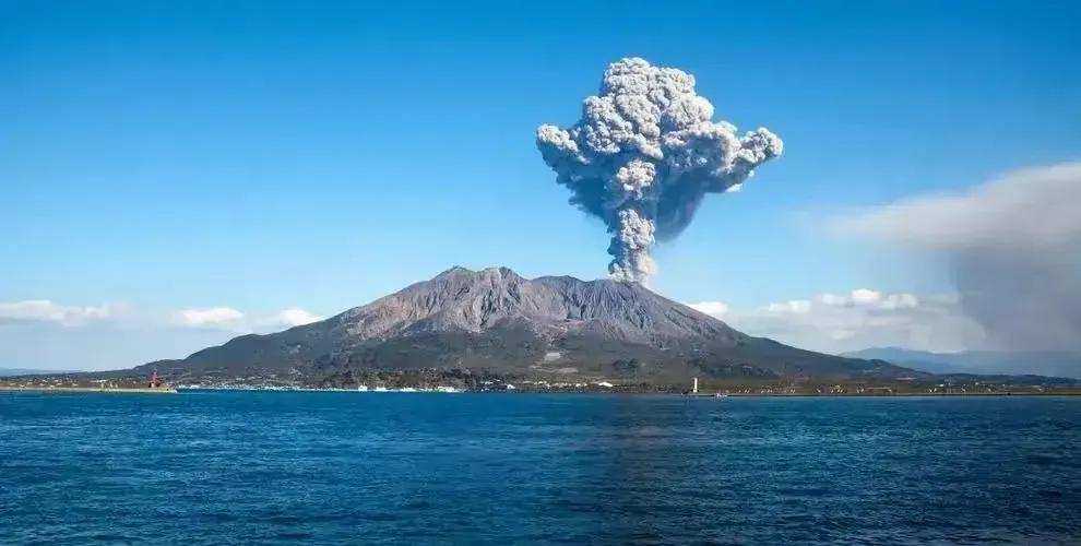 日本的火山这两天快压不住了，日本的人心也压不住了，日本的富人也压不住了提前跑路了