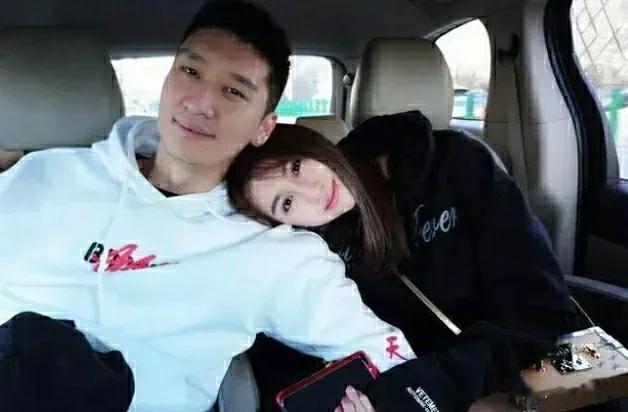 中国男篮孙悦和名模女友古晨分手后，转身迎娶了前女友闺蜜陈露，不过随着孙悦不再是顶