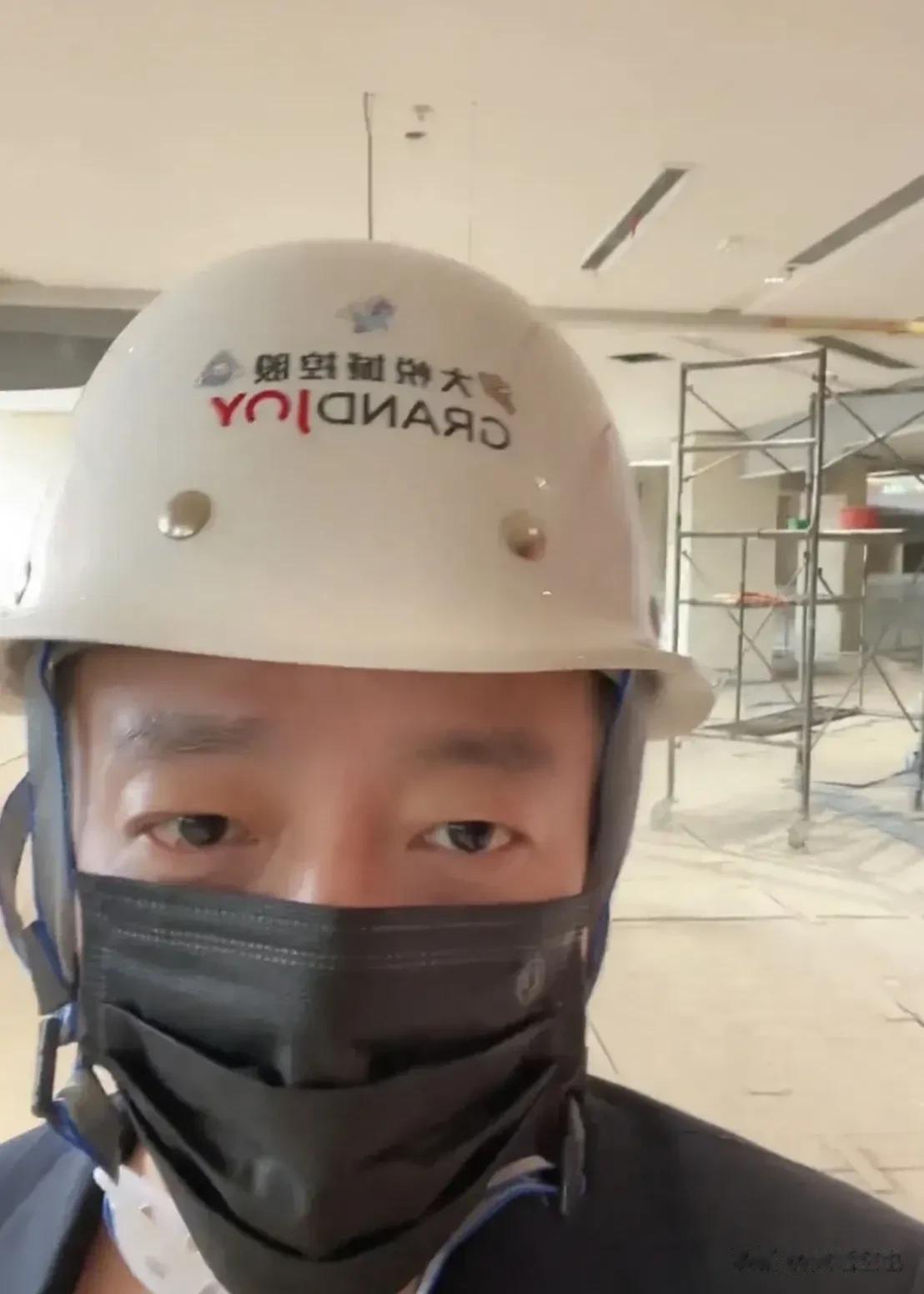 汪小菲的改变真是太大了，看来与大Ｓ的离婚纠纷让他心力交瘁，也让他成长了不少，以前