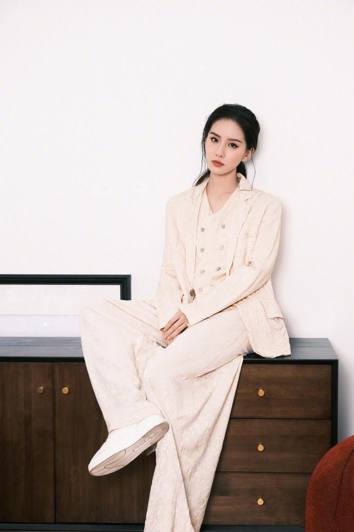 刘诗诗和钟欣潼晒最新美照
1月