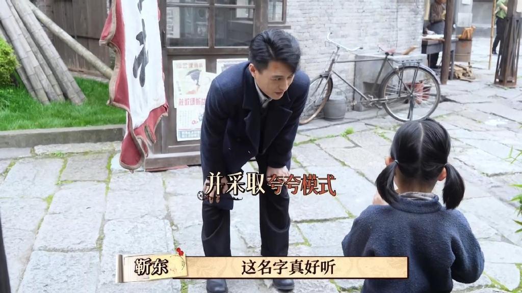 靳东片场和小演员互动，好有父亲的慈爱！
靳东的新剧《无间》再次让大家看到了靳东的