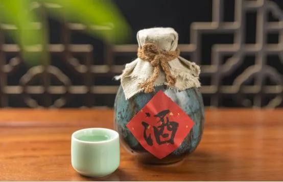 注意！这3类白酒基本都是“假酒”，白送也别喝，看看你家有没有。

都说白酒行业很