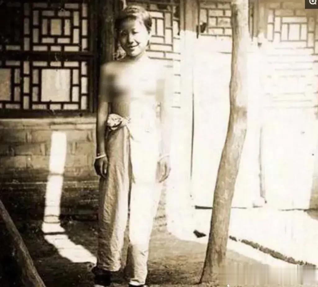 “太可恶了！”北京城当时正深陷于八国联军的火烧杀戮之中，社会动荡不安，人们的生活