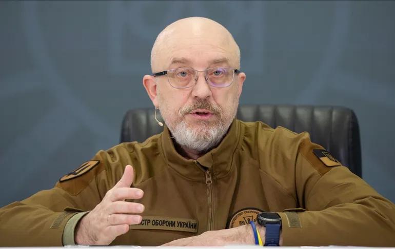 乌克兰国防部长因腐败丑闻即将轮岗工业部长，基里洛·博达诺夫少将为新国防部长。
乌