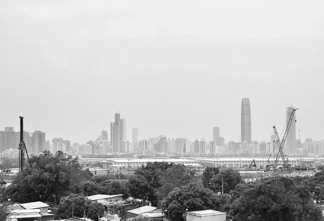 落马洲，和深圳隔河相望的香港北部都会区正在建设中。  ​​​