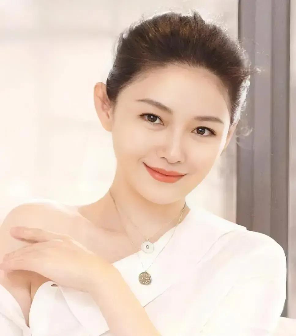 大S出新招，问汪小菲要S hotel酒店代言费，汪小菲无奈只好改名字。

汪小菲