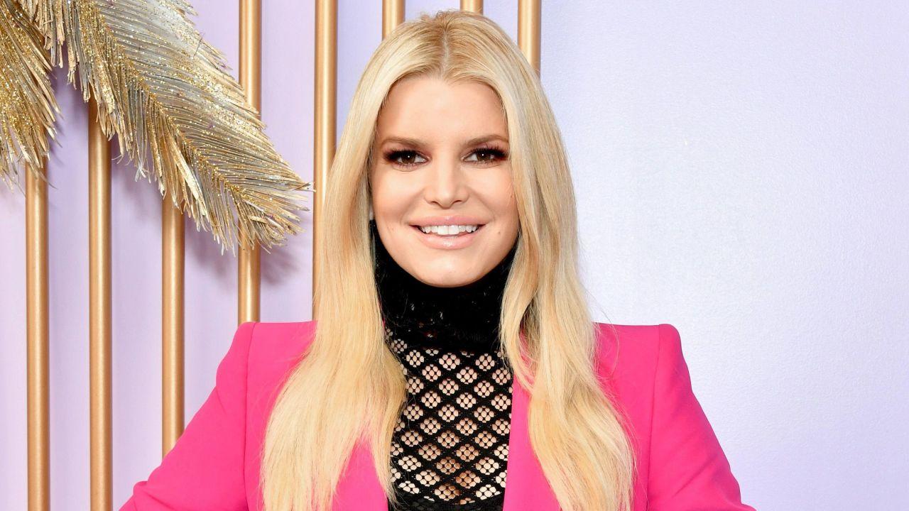 杰西卡·辛普森 (Jessica Simpson ) 发布了一篇亚马逊原创短篇小