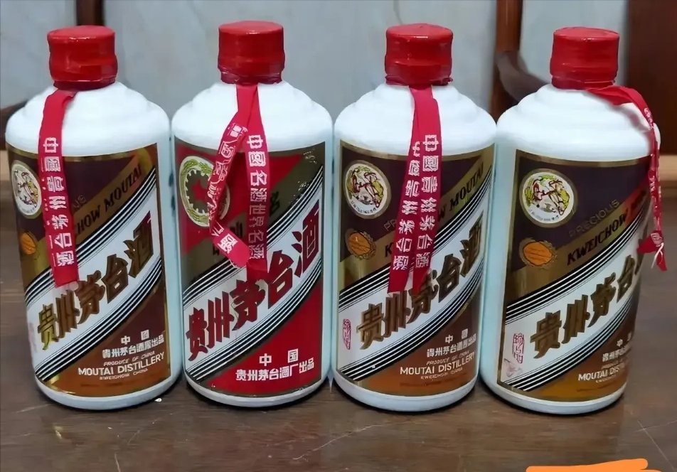 上海浦东，航空公司做活动，凭飞机票可以半价购买6瓶茅台。男子不到一月的时间，兑换