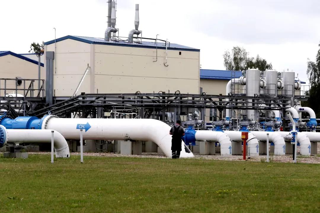 欧洲为应对能源危机支出接近8000亿欧元。
显然，因俄乌冲突使欧洲自残式的对俄制