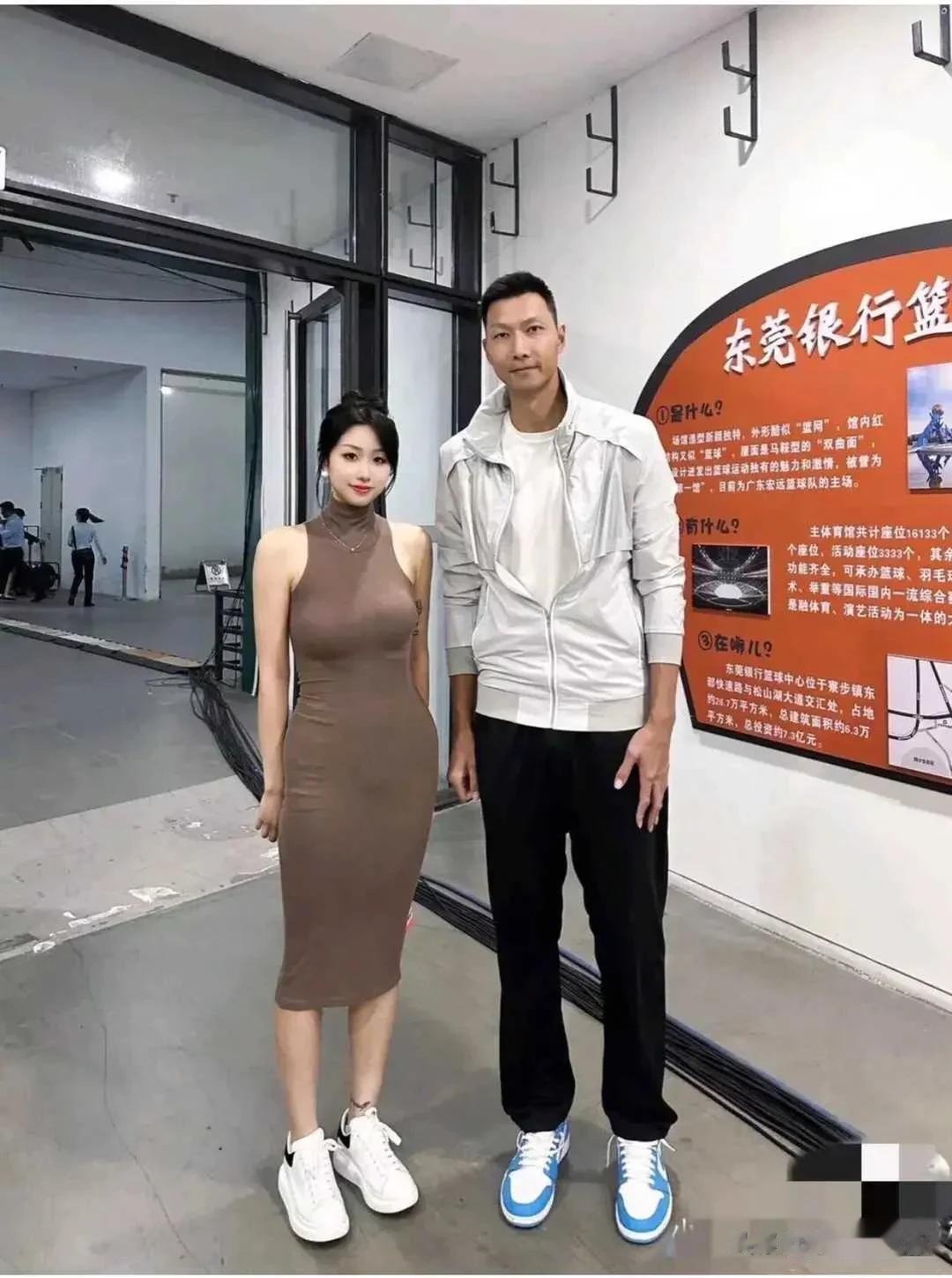 这大灯怎么歪了？