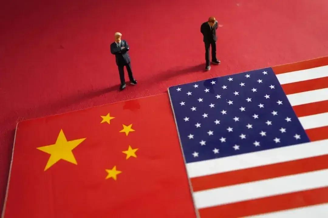上高中的儿子今天问我，为什么美国一边暴力加息，吸收全世界的美元，集中到美国的各大