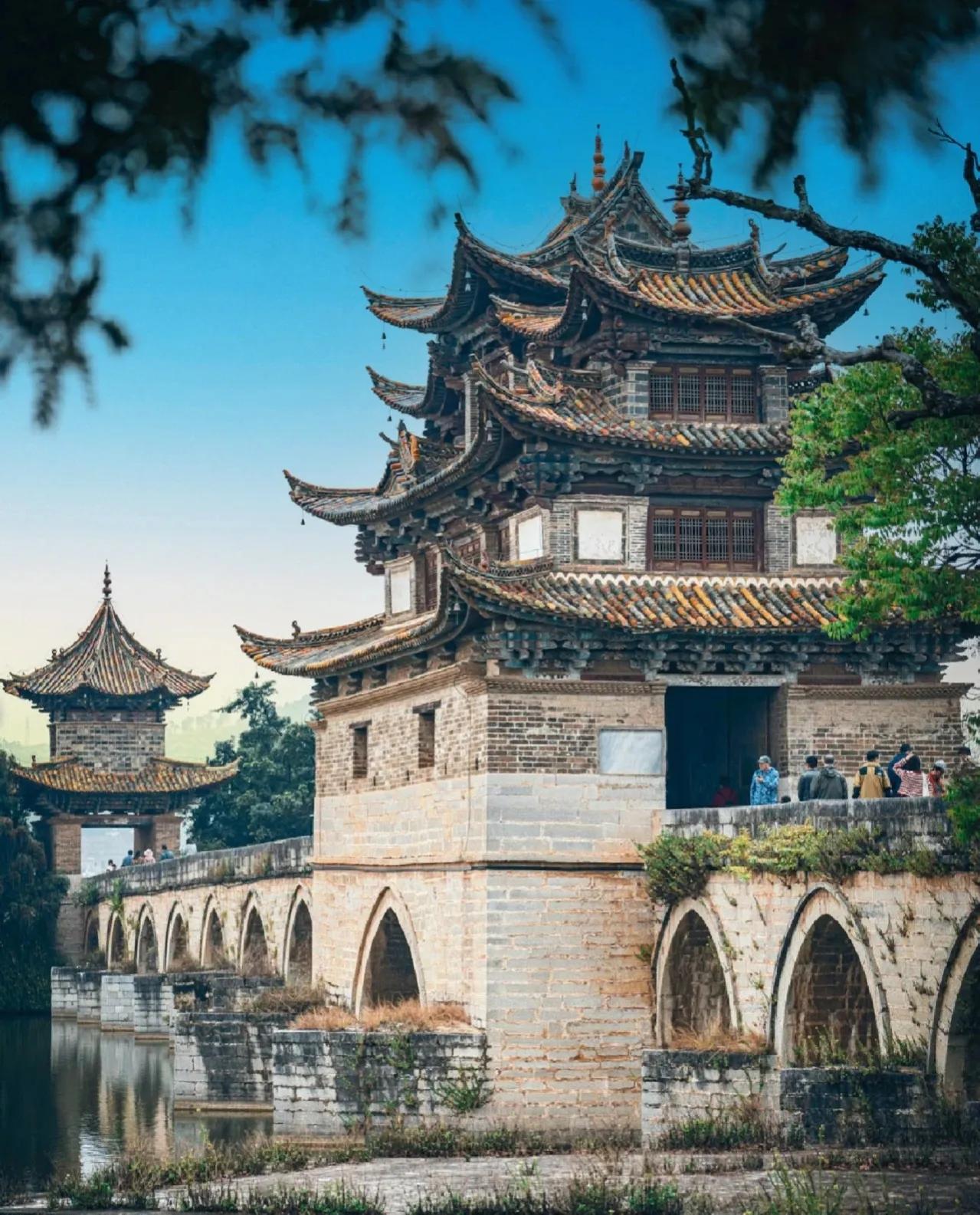 如果你还没想好去哪里旅行，那你可以考虑到滇南文献名邦之称的建水走一走，建水在云南