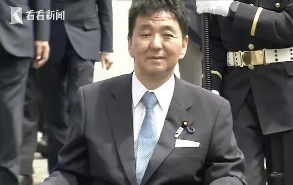 安倍晋三的胞弟岸信夫3日向众议院议长请辞国会众议员职务，岸信夫还辞去了日本首相助