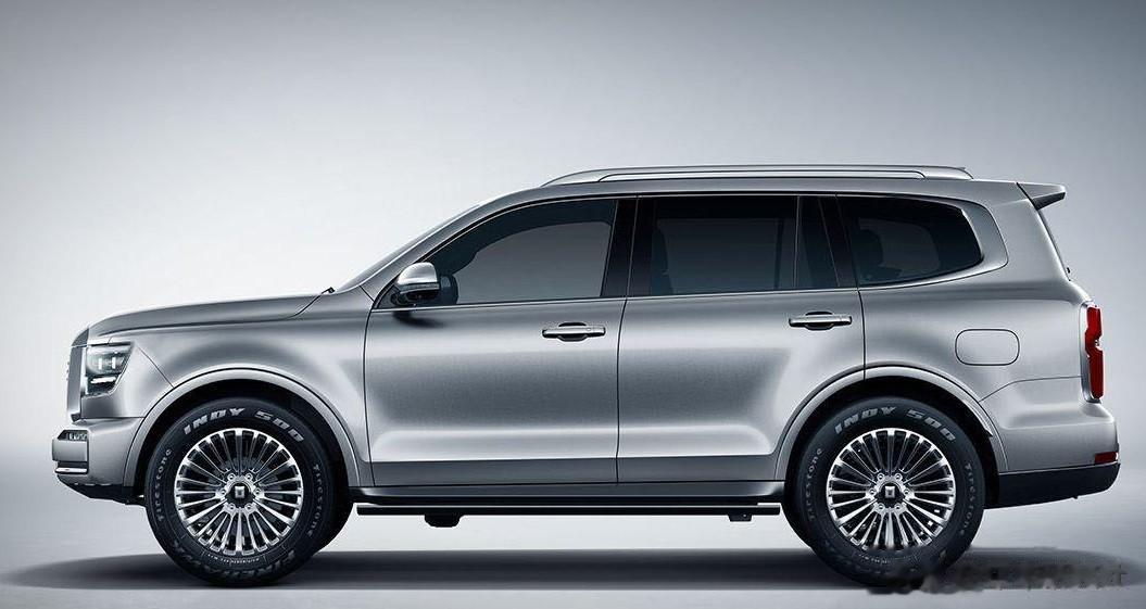 一直觉得长城坦克500的大灯是整车最大的败笔，本来车身就比较圆润，然后上了福特F