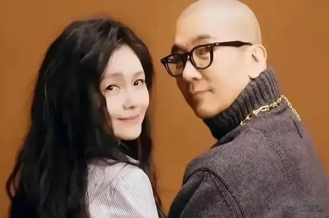 不得不说，其实大S与具俊晔看起来更有夫妻相，脸都有点圆嘟嘟的，而且无论是脾气或者