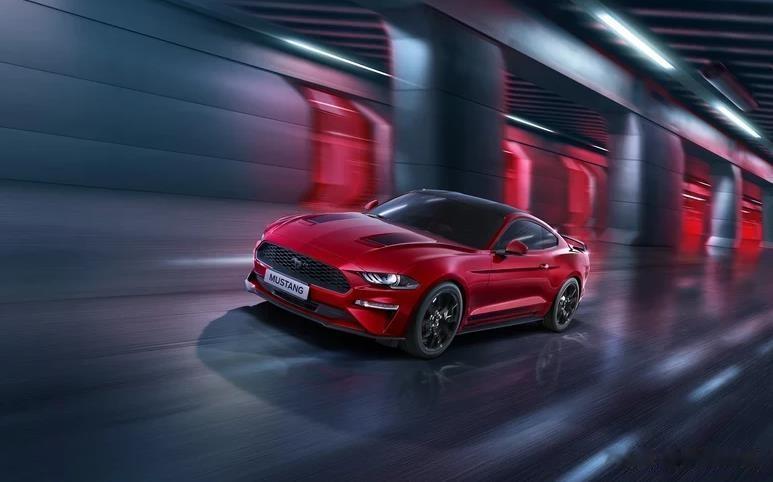新款福特Mustang上市：36.98万-39.48万，这可以说是一款跑车级别的