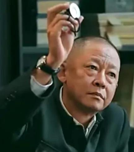   王志文扮演的牧溪鹤一改往日的形象，至今为止看到的剧情最混乱、人际关系最一地鸡