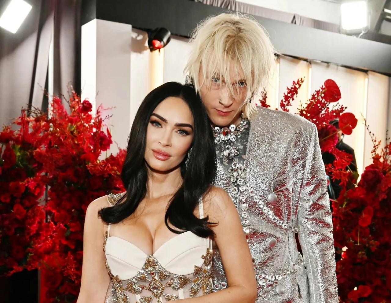 梅根福克斯和枪爷疑似分手！
据有关媒体透露，梅根福克斯Megan Fox 和枪爷