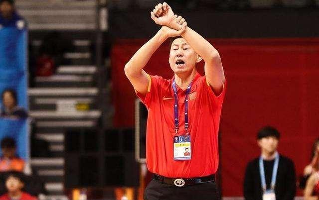 自从中国男篮铩羽世界杯之后，主教练李楠在黯然下课。在消沉了一段事件之后，江苏肯帝