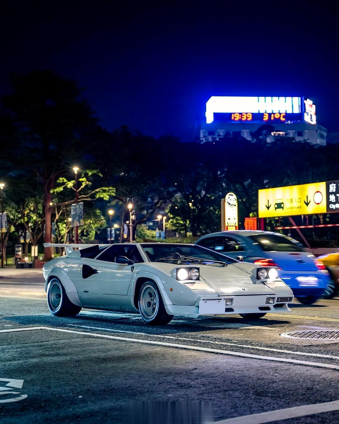vicchou1005｜5000 QVLamborghini Countach 