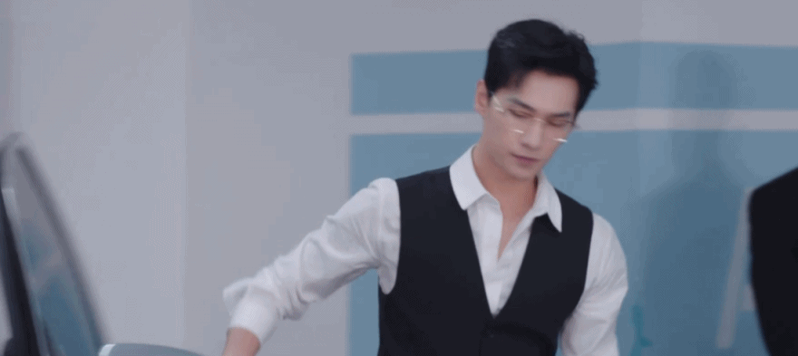 宽肩窄腰大长腿，这样的杨洋谁能不爱呢？