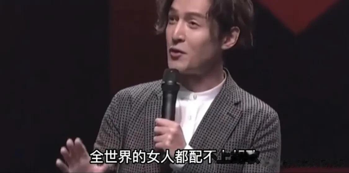 胡歌配不上薛佳凝，看完莫名心酸[流泪][流泪][流泪]知道了他的故事，我也突然不