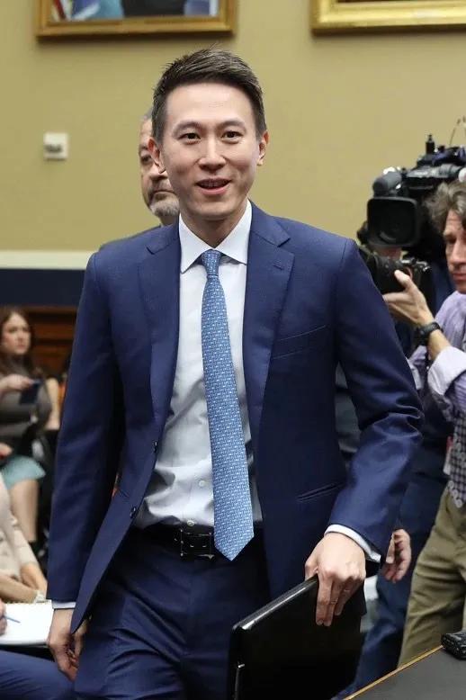 引言：以周受资为例，论精英男的“颜值”。

（以下发言是多人参与的讨论）

1、
