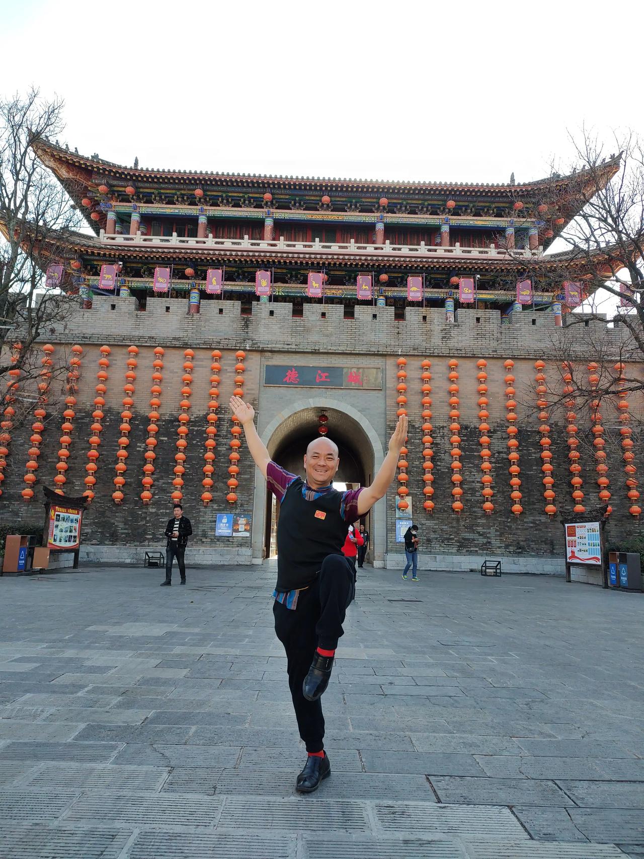 经济学家孙飞教授从云南省昆明市驱车抵达楚雄市考察调研。🌷👍🌹

     