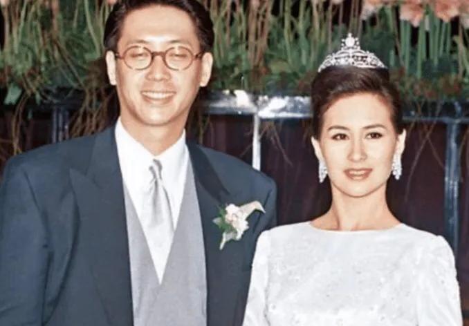 年轻时的何超琼，颜值和气质确实不输当时娱乐圈里的那些一线女星！