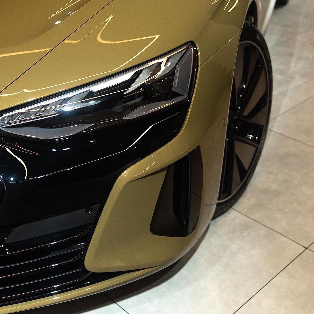 AUDI RS e-tron GT ​​​