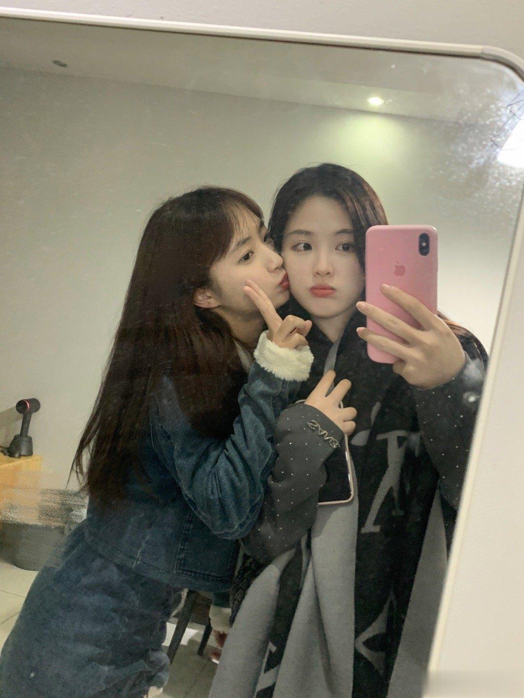 下播后开始亲了起来 ​​​