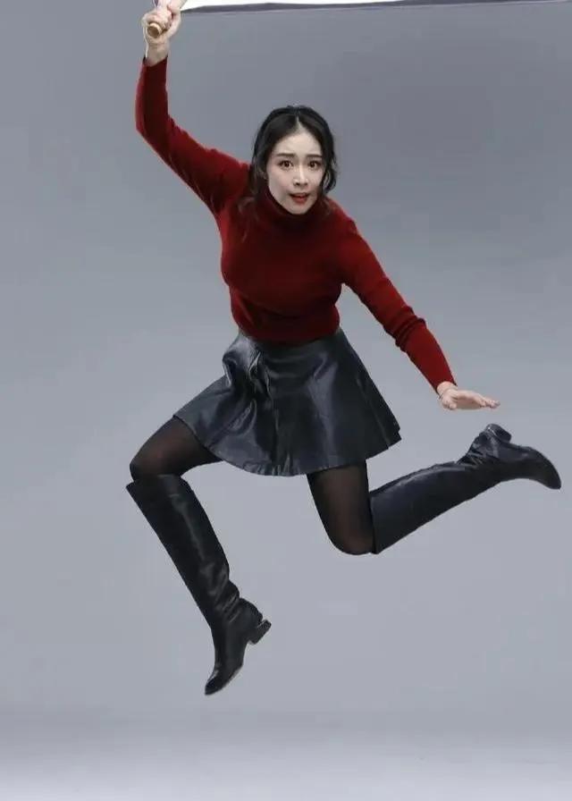 高叶凭借着《狂飙》里的大嫂一夜爆红，现在的高叶广告代言都接到手软了。
高叶身材微