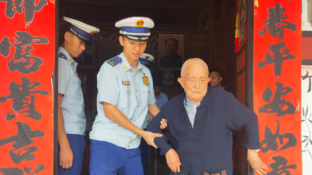 发布了头条文章：《听九旬老党员