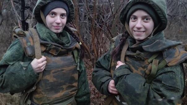 我是剑，我是火焰。黑暗里我照耀着你们，战斗开始时，我奋勇当先，走在队伍的最前列。