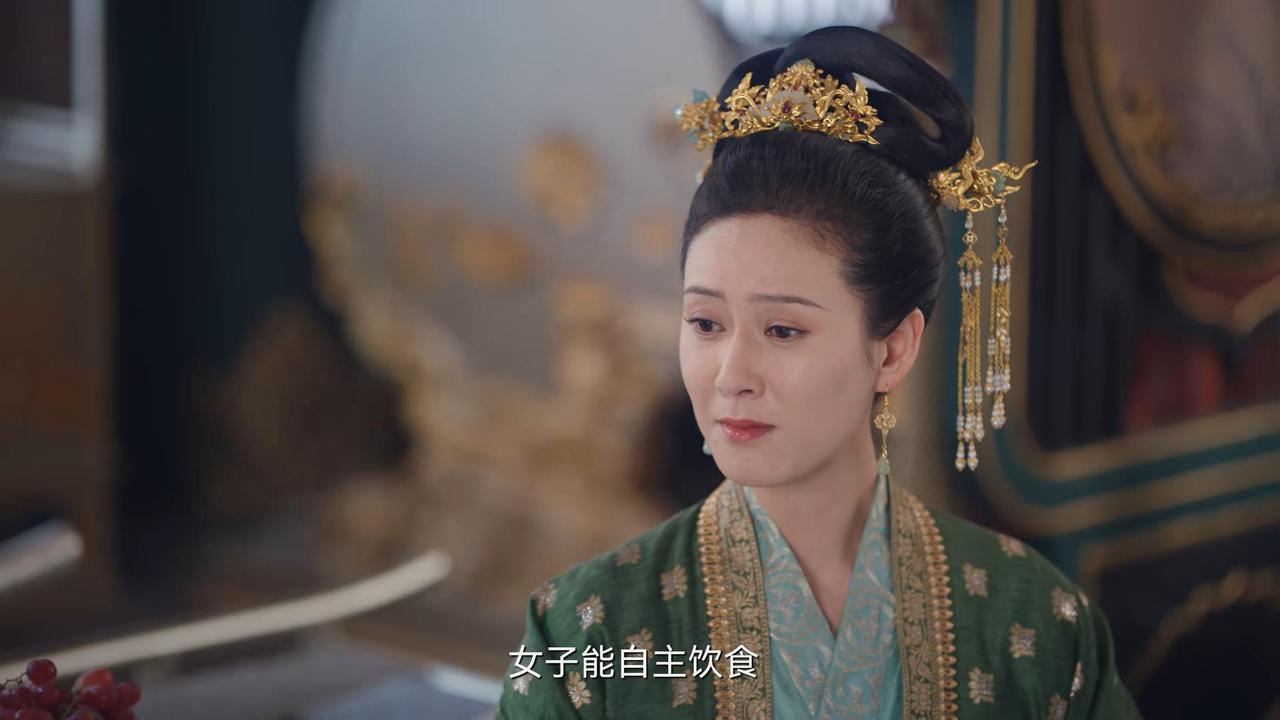 李薇想为女子多争些权力，没成想嬷嬷阻挠，接下来李薇的操作亮了。她是怎么做的呢？
