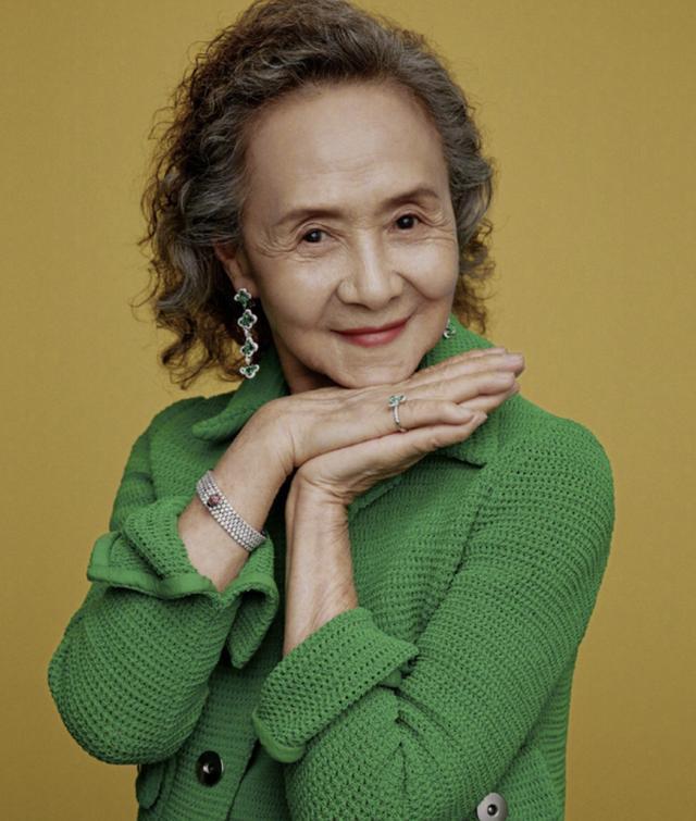很多人认为女人上了年纪就和美、精致、时髦，没有任何关系了，渐渐地女人就开始对年龄