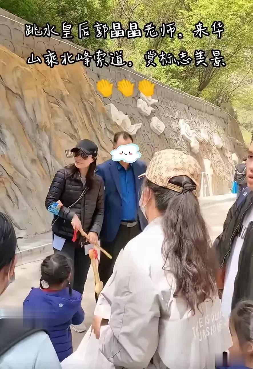 郭晶晶能够嫁给霍启刚是真的幸福！毕竟霍家可是名门望族，郭晶晶真的是攀上高枝了，但