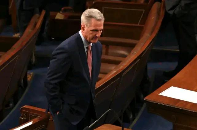 尴尬了！美国100年来，头一次