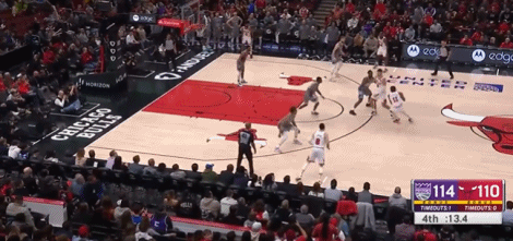 这才是NBA吸引人的地方！

国王与公牛的比赛，最后时刻打的难解难分，这边德罗赞