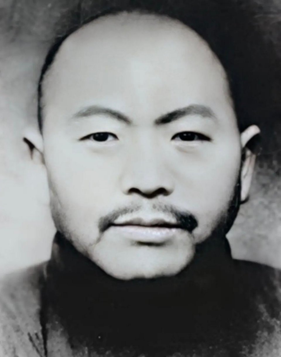 #历史那些事[超话]#1941年，汉奸俘虏了30多名妇女，献给日本人。年轻女性在